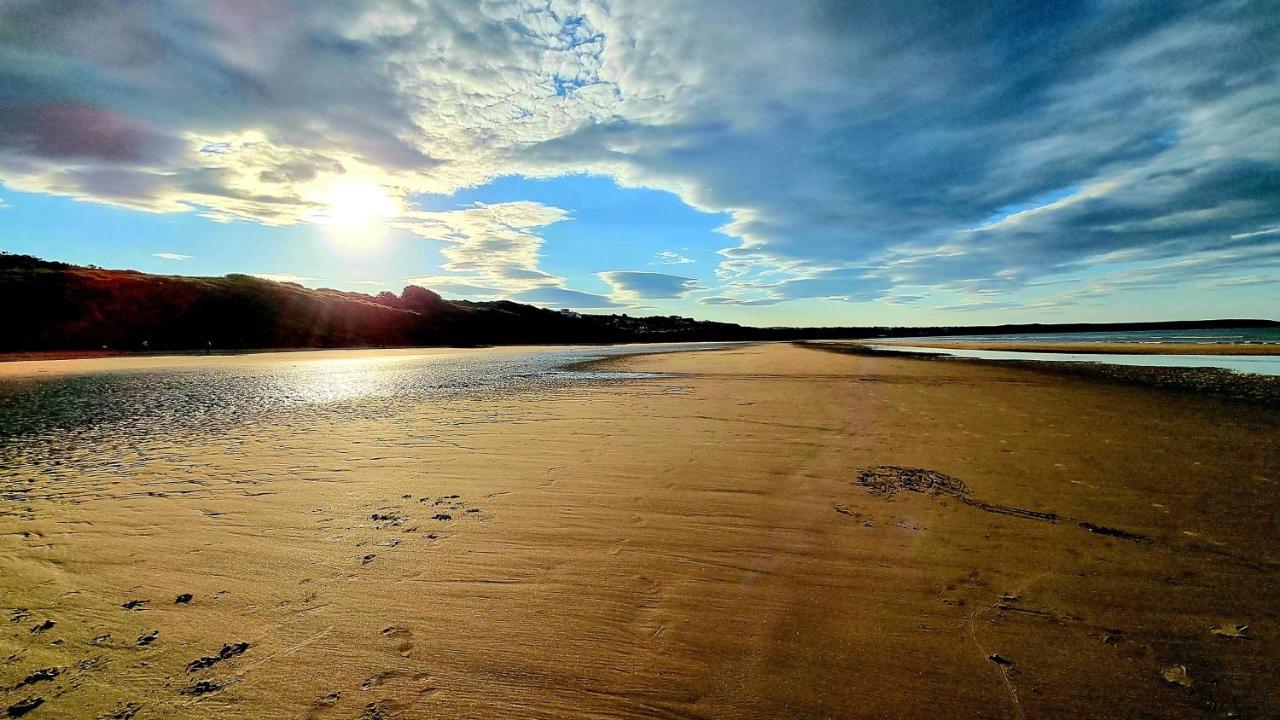 Echo Beach Файли Екстериор снимка